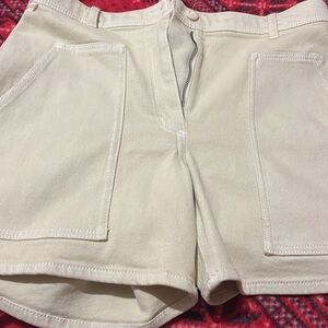 Aritzia Wilfred Free Modern Utility Short
Size 6